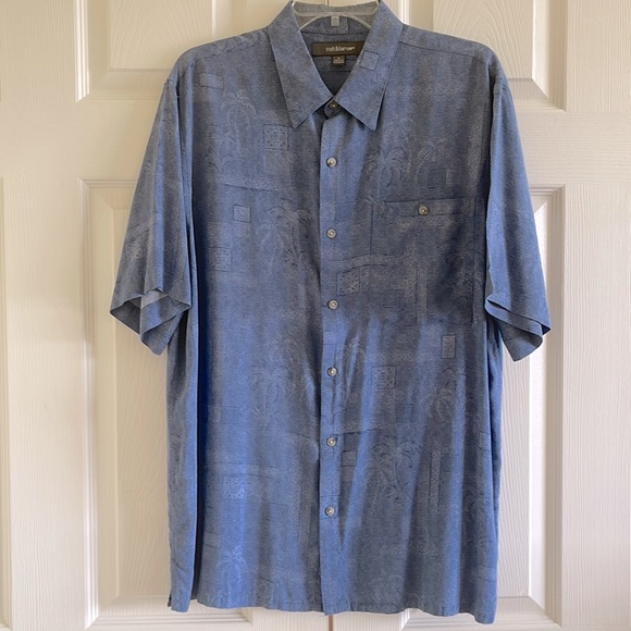 Croft & Barrow Mens Short Sleeves Shirt in Light Blue with slight Tropical Print - Picture 1 of 9